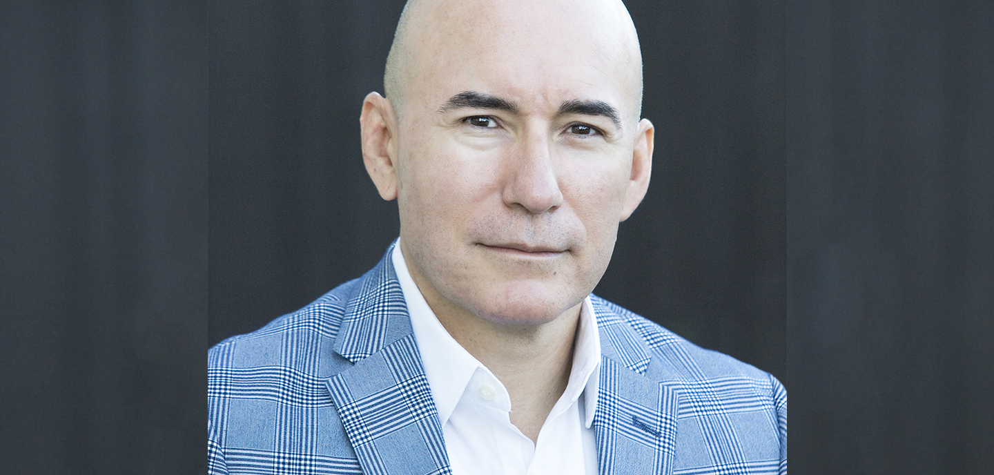 une étrange rencontre traduction en arabe